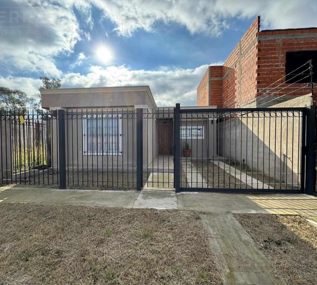 Rne. Venta Casa 5 Ambientes en Barrio Puerta del Sol, Campana