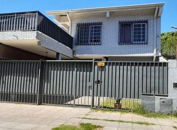 Casa · 205m² · 6 Ambientes · 1 Cochera · Casa en Moron Sur