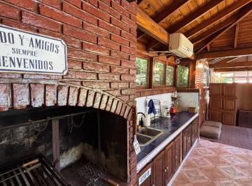Casa · 420m² · 5 Ambientes · 1 Cochera · Casa en Venta El Trebol 1954 m² Parque 5 Dorm. Quincho Pileta Casa Huéspedes