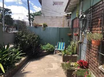 Casa · 183m² · 8 Ambientes · 4 Cocheras · Venta de Casa en Hurlingham + Departamento Al Fondo
