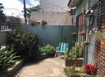 Casa · 183m² · 8 Ambientes · 4 Cocheras · Venta de Casa en Hurlingham + Departamento Al Fondo