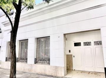 Casa · 180m² · 7 Ambientes · 1 Cochera · Casa en Casco 3 Dorm. y Patio