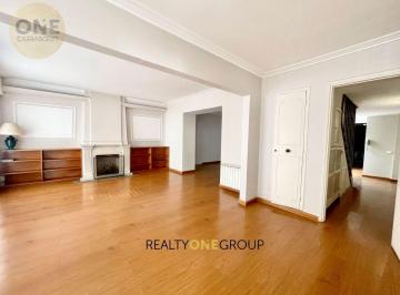 Casa · 230m² · 7 Ambientes · 1 Cochera · Casa Clasica Amplia de 3 Dorm. con Jardin y Garage