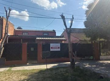 Casa de 3 ambientes, Esteban Echeverría · Casa Sobre Lote de 12 X 35 m con Amplio Fondo
