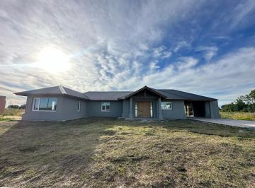 Casa · 140m² · 4 Ambientes · 1 Cochera · Casa en Venta en General Madariaga