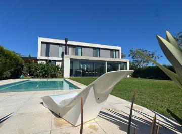 Casa · 180m² · 4 Ambientes · 4 Cocheras · Casa Moderna de Diseño con Hormigón Visto a La Laguna | San Matías | Maschwitz | Escobar