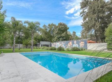 Casa · 398m² · 4 Ambientes · 7 Cocheras · Venta Casa 4 Ambientes - Parque, Pileta, Cancha de Futbol en Parque Leloir