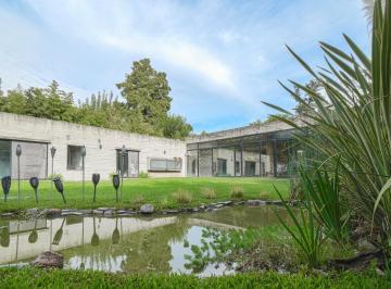 Casa · 398m² · 4 Ambientes · 7 Cocheras · Venta Casa 4 Ambientes - Parque, Pileta, Cancha de Futbol en Parque Leloir