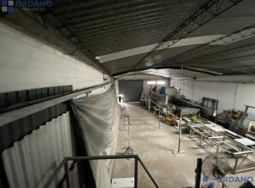 Bodega-Galpón · 220m² · 5 Ambientes · Galpon en Venta Zona Sur