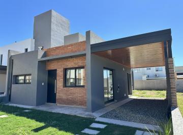 Casa · 104m² · 4 Ambientes · 1 Cochera · Casa a Estrenar en Venta en Docta Urbanizacion Inteligente Cordoba