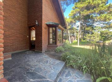 Casa · 107m² · 4 Ambientes · 1 Cochera · Casa en Pinamar Cerca del Mar, Parque, Parrilla y Gas Natural