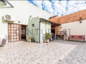 Casa · 160m² · 3 Ambientes · Venta de Casa 3 Ambientes con Patio, Quincho y Terraza – Parque Chacabuco
