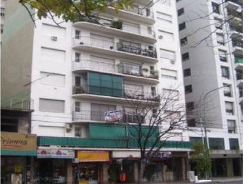Departamento de 3 ambientes, Floresta · 3 Amb Lateral Excelente Estado con Lavadero * Parque Comun en El Edificio*