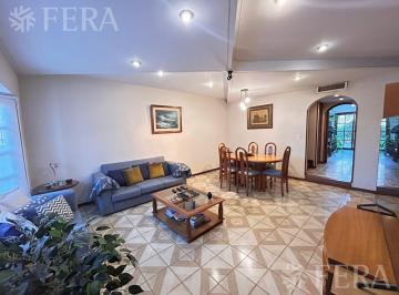 Casa · 201m² · 4 Ambientes · 1 Cochera · Venta Casa 4 Ambientes con Cochera en Bernal