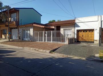 Casa · 180m² · 4 Ambientes · 2 Cocheras · Casa en Ezpeleta Este