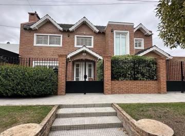 Casa · 311m² · 7 Ambientes · 2 Cocheras · Venta Casa 7 Amb Brandsen