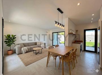 Casa · 96m² · 4 Ambientes · 2 Cocheras · Venta Casa de 2 Domitorios + Comodin en Tierra Nueva, Fisherton