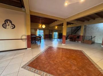 Departamento · 246m² · 5 Ambientes · 1 Cochera · Venta Depto 3 Ambientes con Local y Galpón/ Cochera Hurlingham