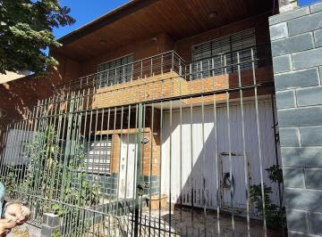 Casa · 185m² · 5 Ambientes · 1 Cochera · Ventas Casa de 5 Ambientes en Lanús Oeste