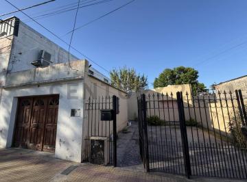 Casa · 220m² · 2 Dormitorios · 2 Cocheras · Venta en Bloque 2 Casas + Galpon y Amplio Parque en 10 79 y 80