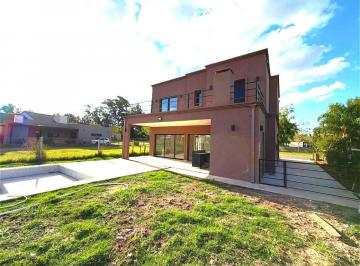 Casa · 190m² · 5 Ambientes · 3 Cocheras · Casa en Venta Santo Tomás 4 Dorm. Lote 550 m Galería Parrilla Jardín Pileta