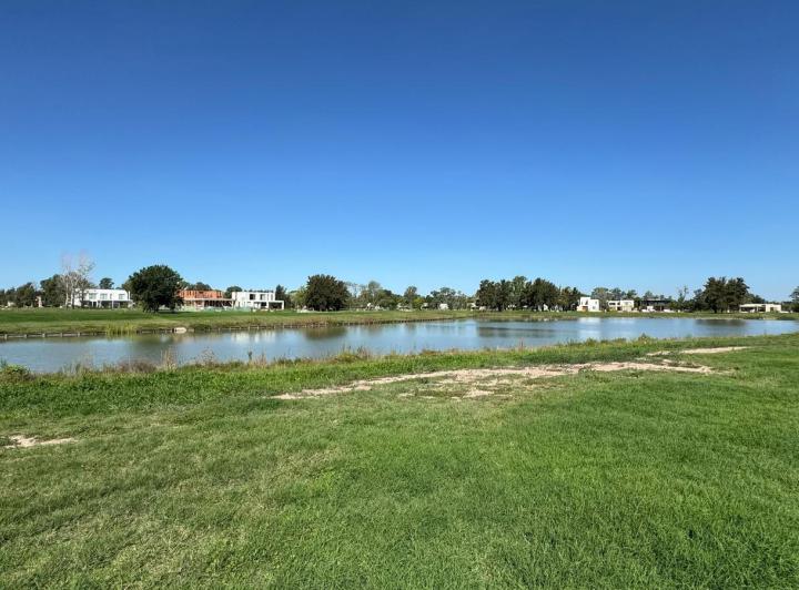 Terreno · 845m²