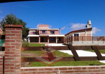 Casa · 278m² · 8 Ambientes · 2 Cocheras · Casa en Venta en Bialet Masse Pileta Vista a Las Sierras Apto 4 Cabañas