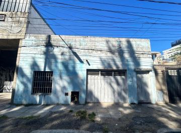 Casa · 110m² · 5 Ambientes · 2 Cocheras · Terreno de 8.66*35 con Doble Propiedad a Refaccionar