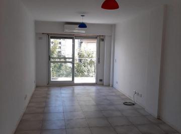 Departamento de 1 ambiente, Rosario · Amplio Monoambiente en Venta en Barrio Martín con Balcón.