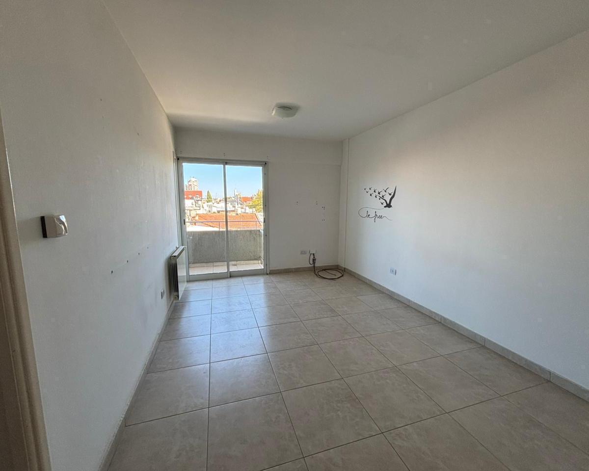 Departamento 2 ambientes en Garay y Dorrego con cochera