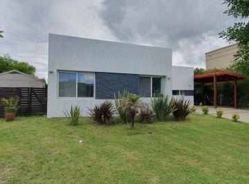 Casa · 163m² · 5 Ambientes · 3 Cocheras · Casa Familiar en Bº Canton Puerto
