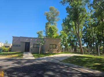 Casa · 140m² · 4 Ambientes · 2 Cocheras · Casa en Venta en Santa Lucia, Pilar del Este, Pilar