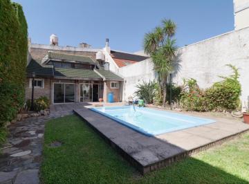Casa · 266m² · 7 Ambientes · 2 Cocheras · Casa en Venta de 7 Ambientes con Pileta en Exclusiva Zona de Villa Pueyrredon