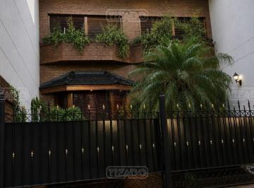 Casa · 463m² · 10 Ambientes · 4 Cocheras · Casa Chalet en Venta en Almagro, Capital Federal, Buenos Aires