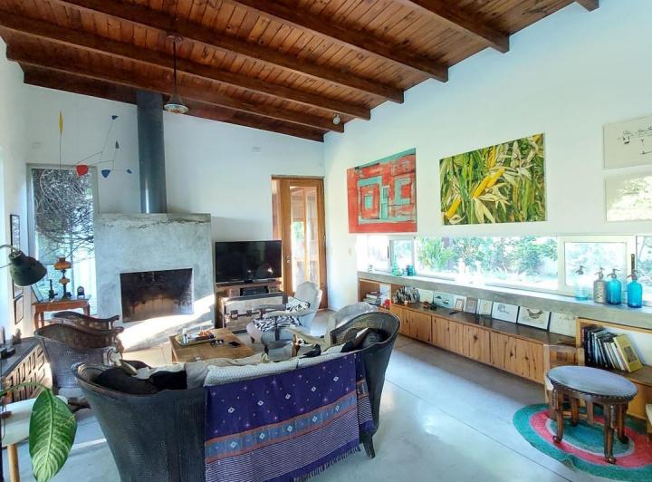 Casa · 220m² · 5 Ambientes · 2 Cocheras