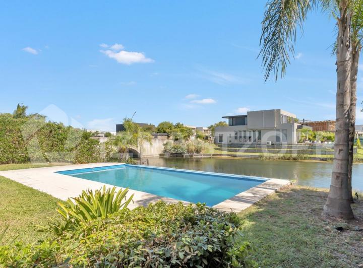 Casa · 251m² · 6 Ambientes