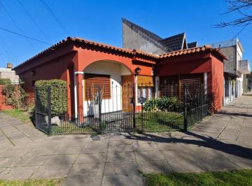 Casa · 120m² · 4 Ambientes · 2 Cocheras · Casa - Venta - 3 Dorm. - S. A. de Padua - Apto C. Hipotecario
