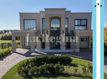Casa · 230m² · 4 Ambientes · 2 Cocheras · Casa en Venta en Terralagos, Canning, Ezeiza