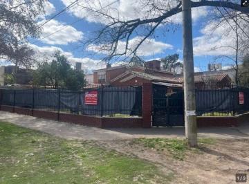 Casa de 8 ambientes, Rosario · Casa en Fisherton - 5 Dorm.