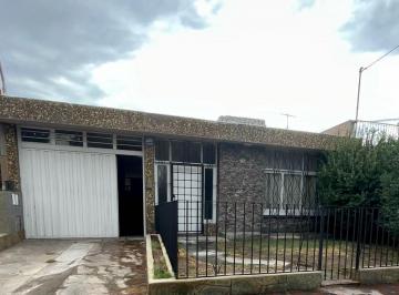 Casa · 156m² · 3 Dormitorios · 1 Cochera · Casa en Venta/alquiler 3 Dorm. en Calle Independencia, Las Heras