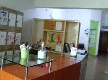 Casa · 170m² · 6 Ambientes · Venta de Casa Apto Comercial en Alta Córdoba con 4 Dorm. y Patio