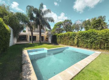Casa · 146m² · 6 Ambientes · 4 Cocheras · Casa de 3 Dorm. con Cocheras, Pilera y Jardín en El Corazon de Fisherton