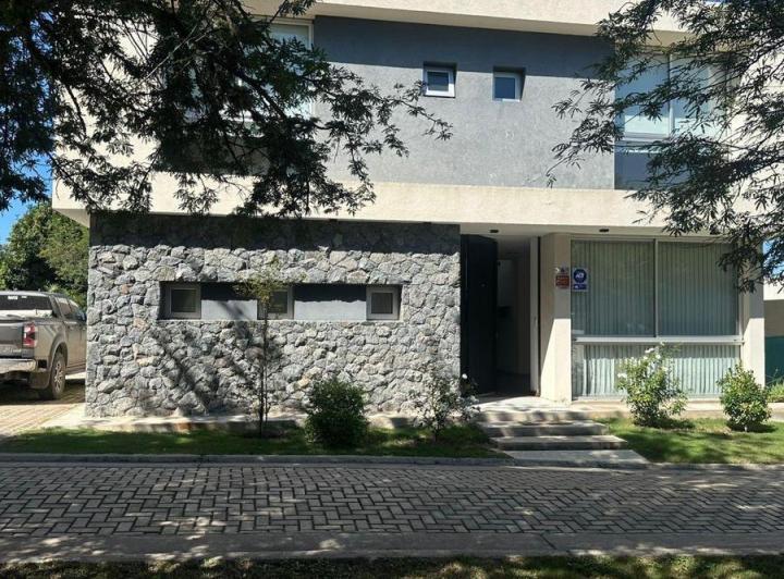 Casa · 220ha · 3 Ambientes · 1 Cochera