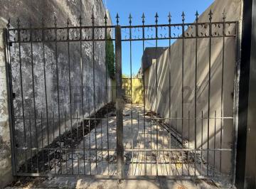 Bodega-Galpón · 222m² · 2 Ambientes · Galpón/deposito en Venta en 530 E 9 y 10.