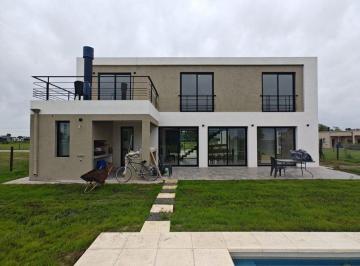 Casa de 5 ambientes, Presidente Perón · Hermosa Casa 5 Ambientes a La Venta en La Alameda - Canning
