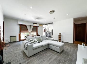 Casa · 123m² · 3 Ambientes · 1 Cochera · Casa en Venta en Quilmes, G. B. a. Zona Sur, Argentina