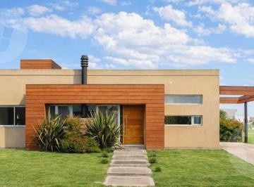 Casa · 137m² · 4 Ambientes · 2 Cocheras · Casa en Venta - Barrio Lagos de Canning