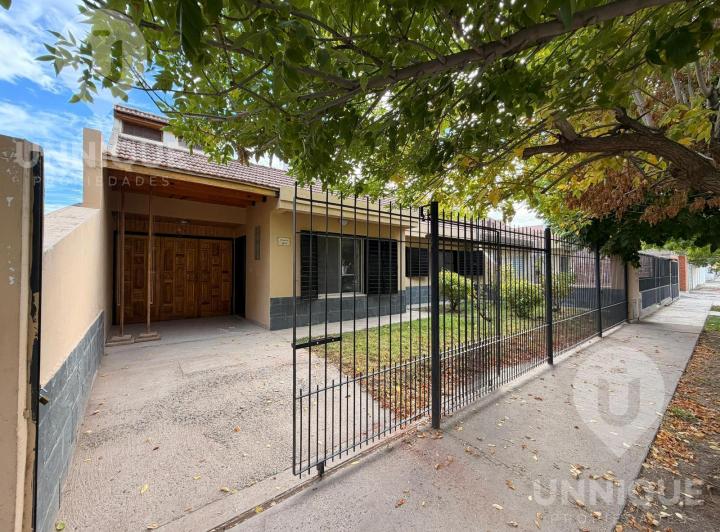 Casa en General Fernández Oro