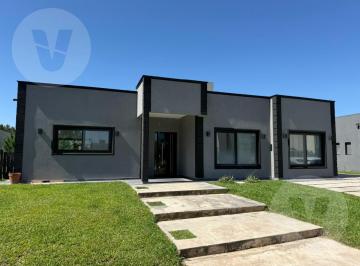Casa · 190m² · 4 Ambientes · 1 Cochera · Casa en Venta - Barrio Lagos de Canning