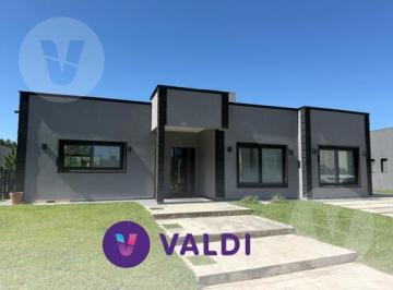 Casa · 190m² · 4 Ambientes · 1 Cochera · Casa en Venta - Barrio Lagos de Canning